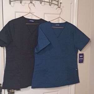 New Sivvan Scrubs 2 Tops Mock Wrap Size Large